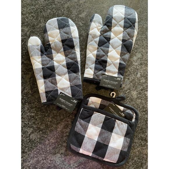Robert Stanley Home Coll Black and White Buffalo Plaid Oven Mitts & Pot Holder - Picture 1 of 2